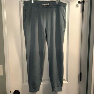 Vuori Performance Dreamknit Joggers. Size Large. Stormy Heather. Hardly worn.